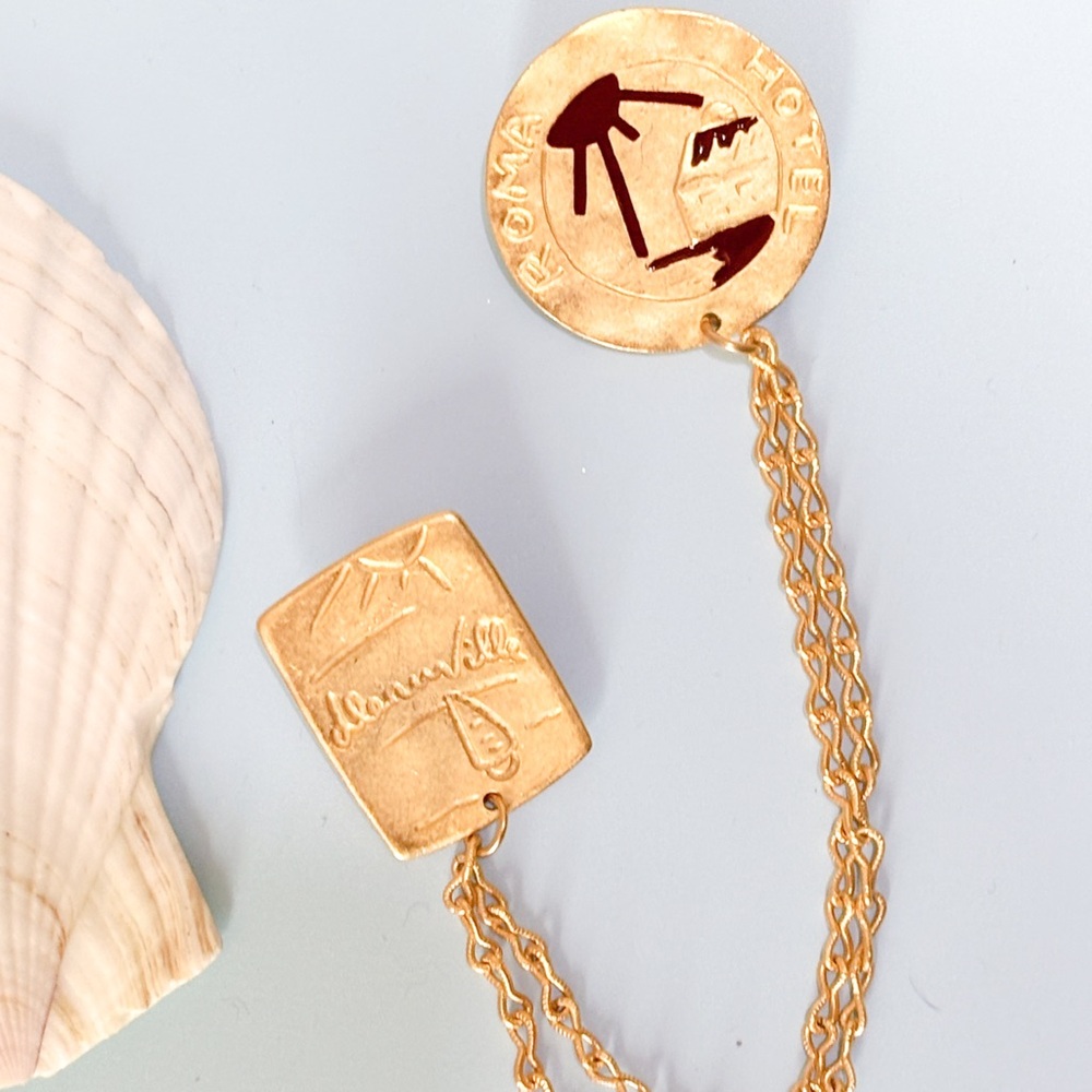 ROMA hotel Gold Brooch with Chain Detail